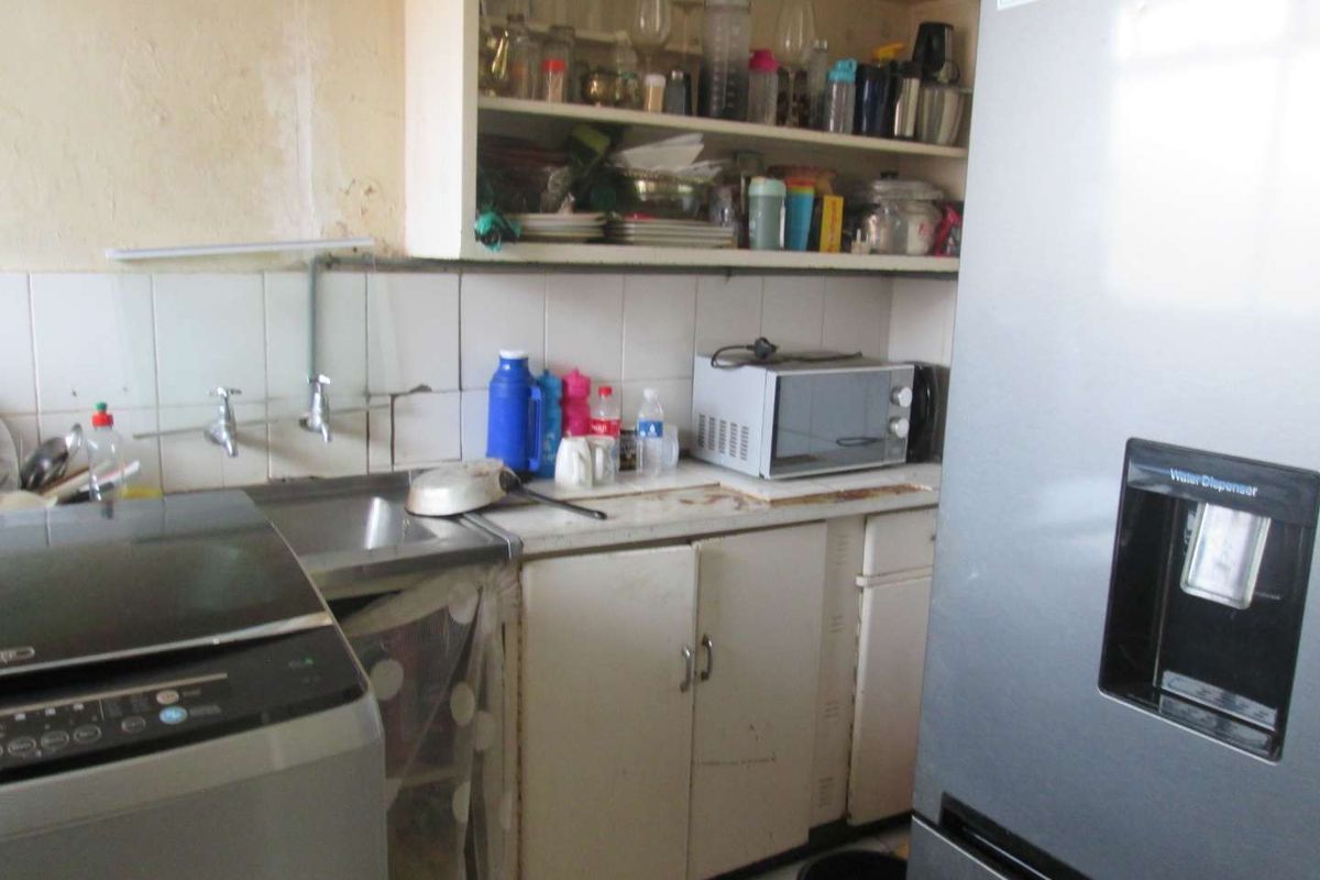 A BEAUTIFUL NEAT AND CLEAN [2.5] TWO AND HALF BEDROOMS APARTMENT FOR SALE IN MUCKLEUK. - Photo 4