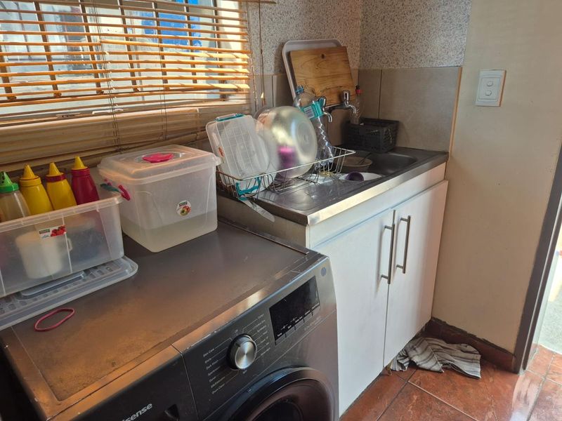 Clayville - R 900 000 Family Home - Photo 5