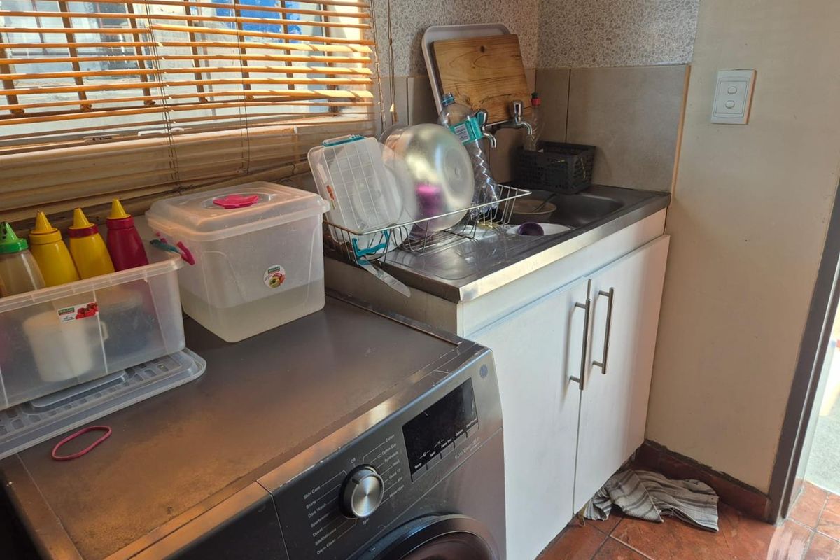 Clayville - R 900 000 Family Home - Photo 5
