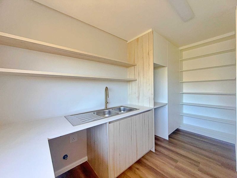 Exceptional New Build, Upper Country Club - Photo 9