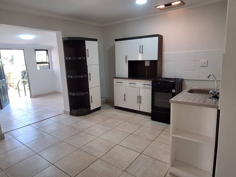 2 Bed Garden Flatlet including water - Crestview - Photo 2