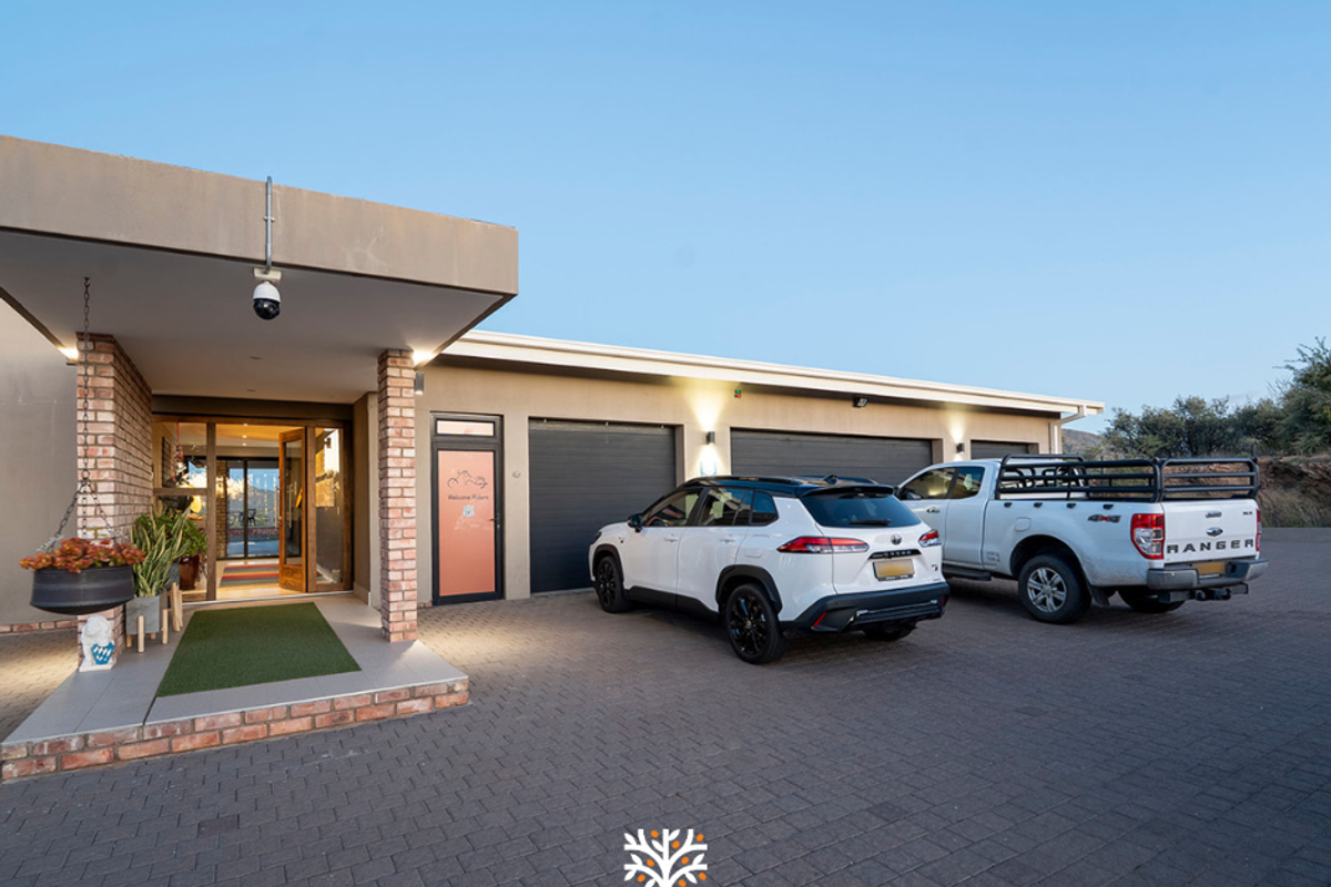 Luxurious Family Home For Sale | Finkenstein | N$10 500 000 - Photo 2
