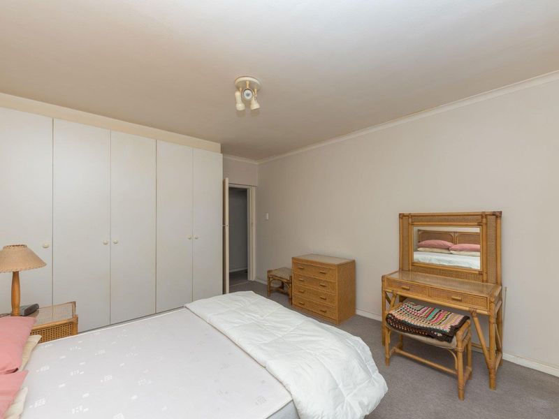 Two bedroom apartment in Green Point - Photo 9