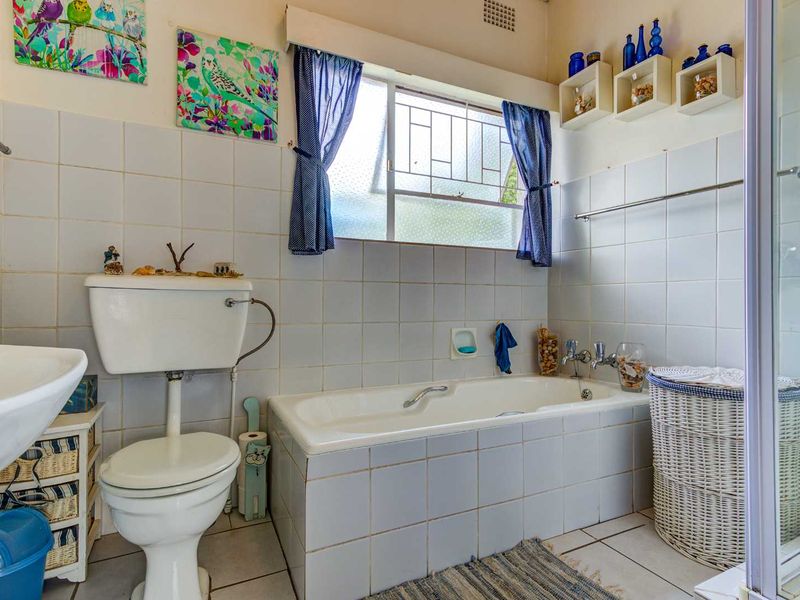 Well situated 4-Bedroom Family Home in Farrarmere - Photo 10