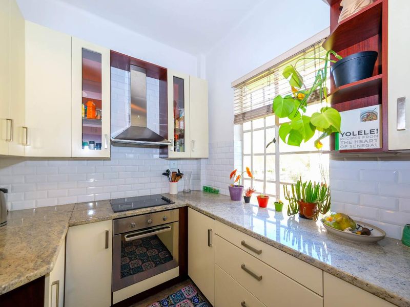 Magnificent apartment in this ever popular complex! - Photo 10