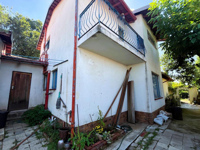 Charming 4 Bedroom Home Bursting with Potential – Elandspark - Photo 4