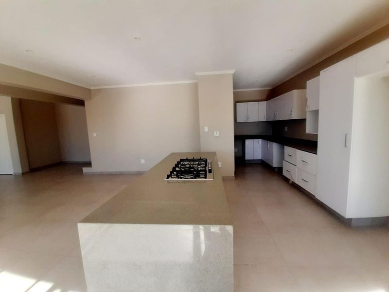 Beautiful Home For Rental in Palm Lakes Estate - Photo 5