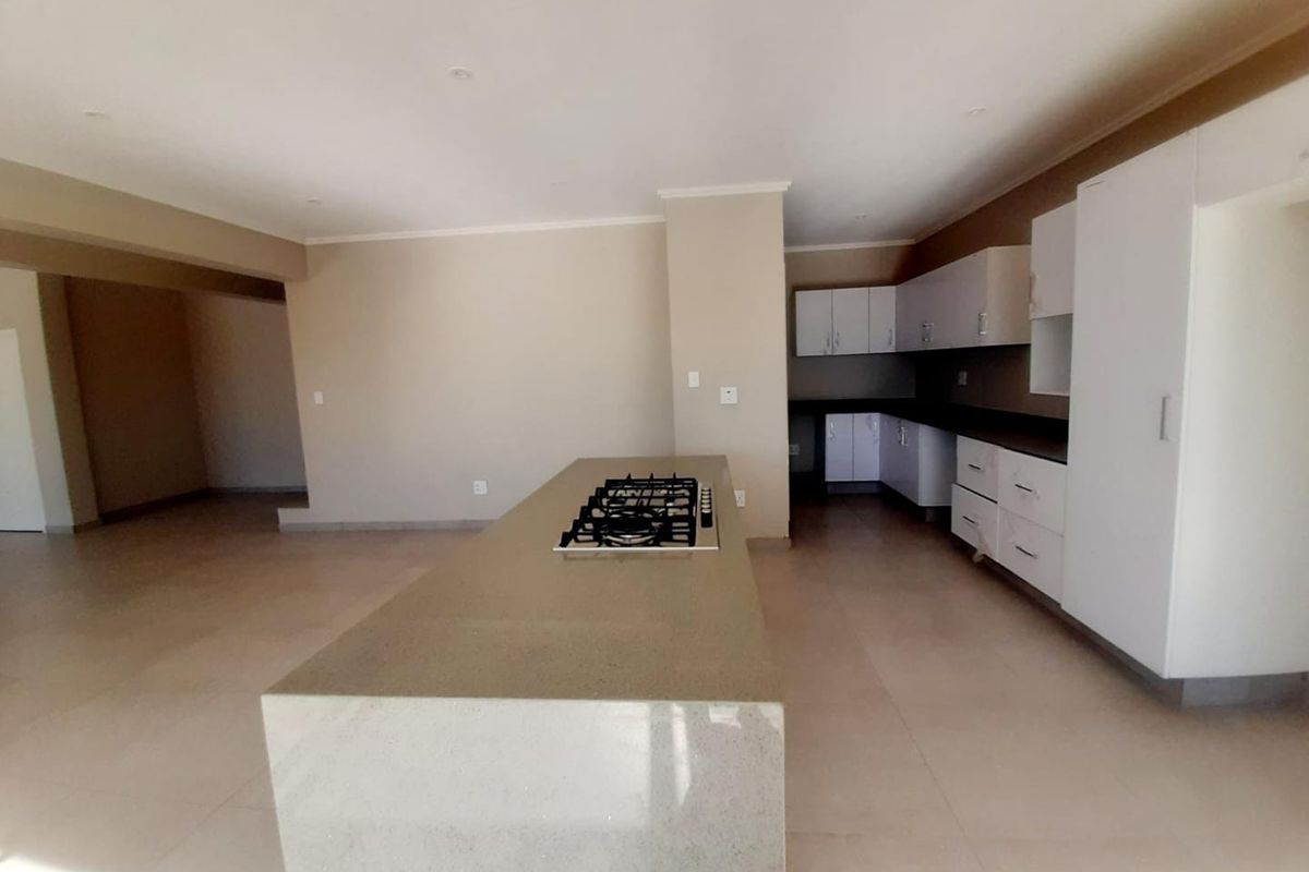 Beautiful Home For Rental in Palm Lakes Estate - Photo 5