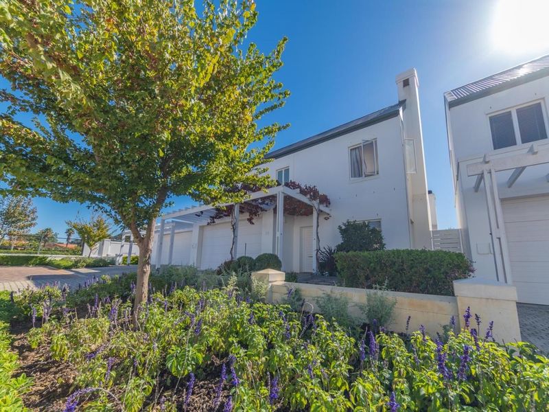Beautiful 3-Bedroom Home in a Secure Country Estate - Just Outside Stellenbosch - Photo 1