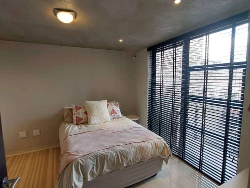 SPACIOUS LUXURY TOWNHOUSE FOR THE EXECUTIVE - Photo 4