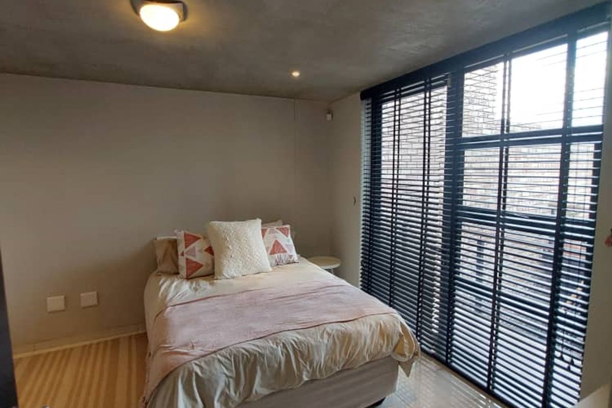 SPACIOUS LUXURY TOWNHOUSE FOR THE EXECUTIVE - Photo 4