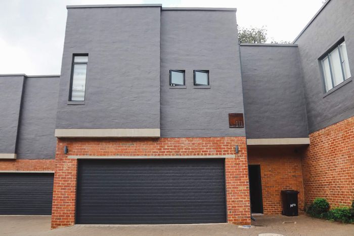 Property #2499687, Cluster For Sale in Hyde Park