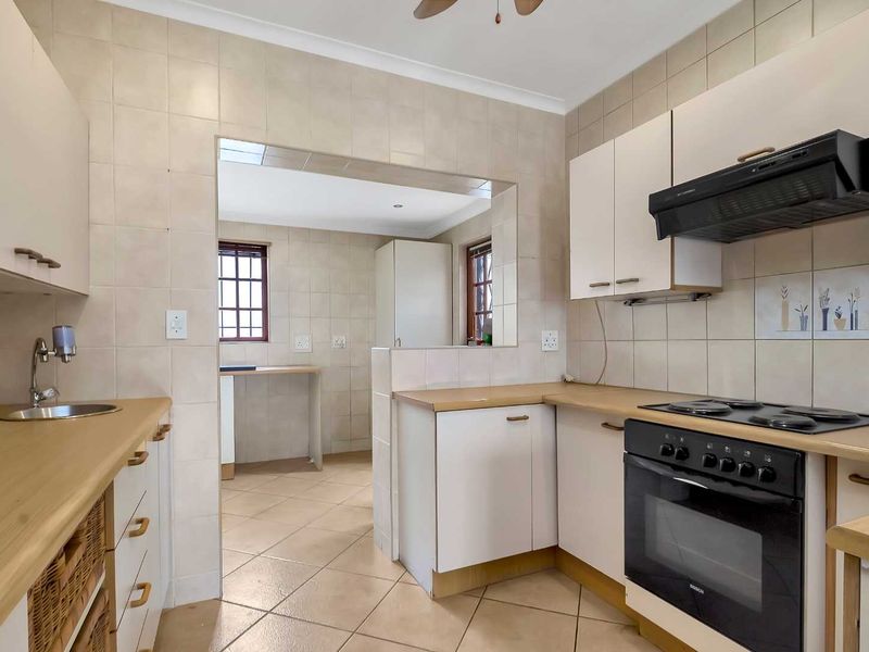 BRIGHT AND LIGHT THREE BEDROOM HOME WITH ALL THE ADDED EXTRAS - Photo 6