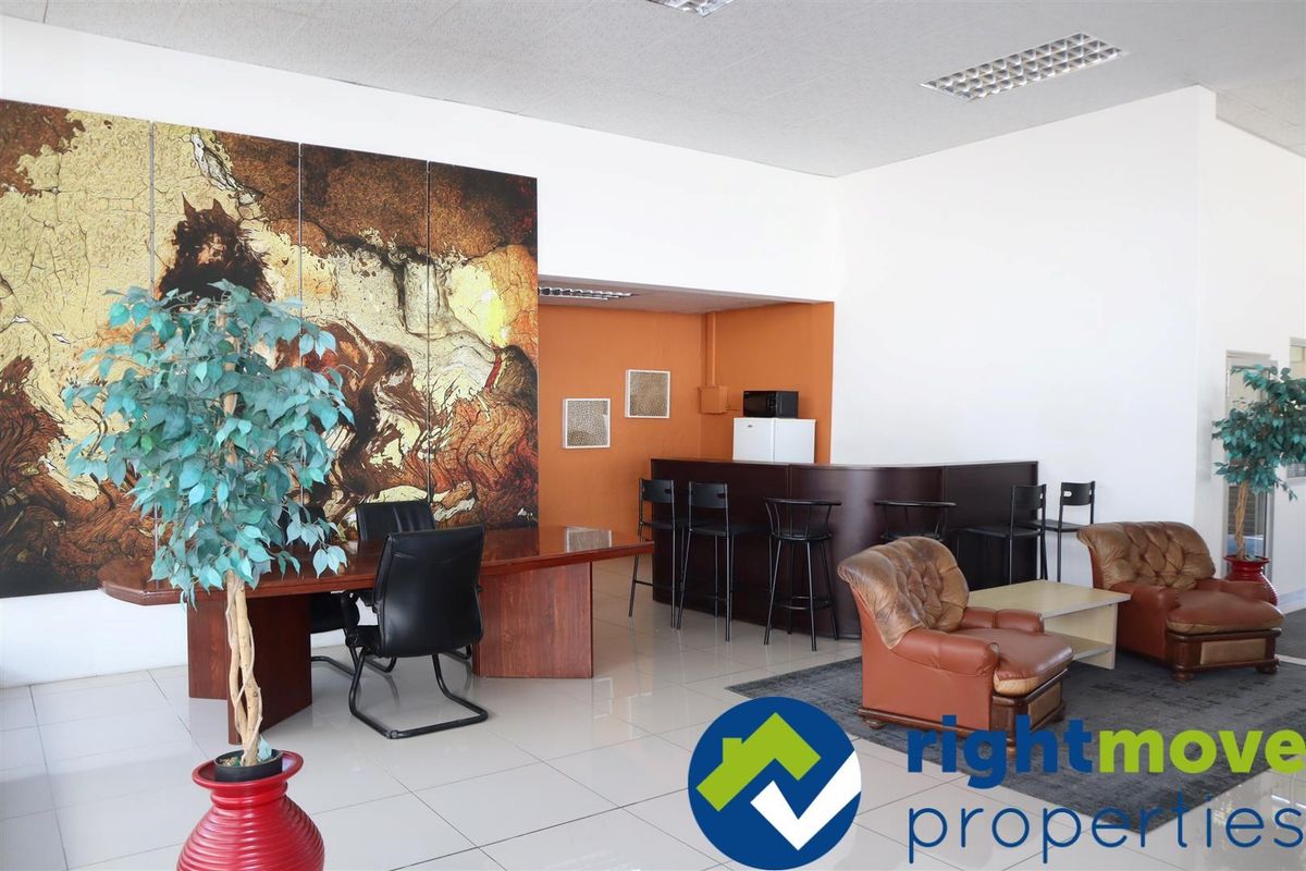 Business premises with Great Visibility in High Traffic Area. - Photo 4