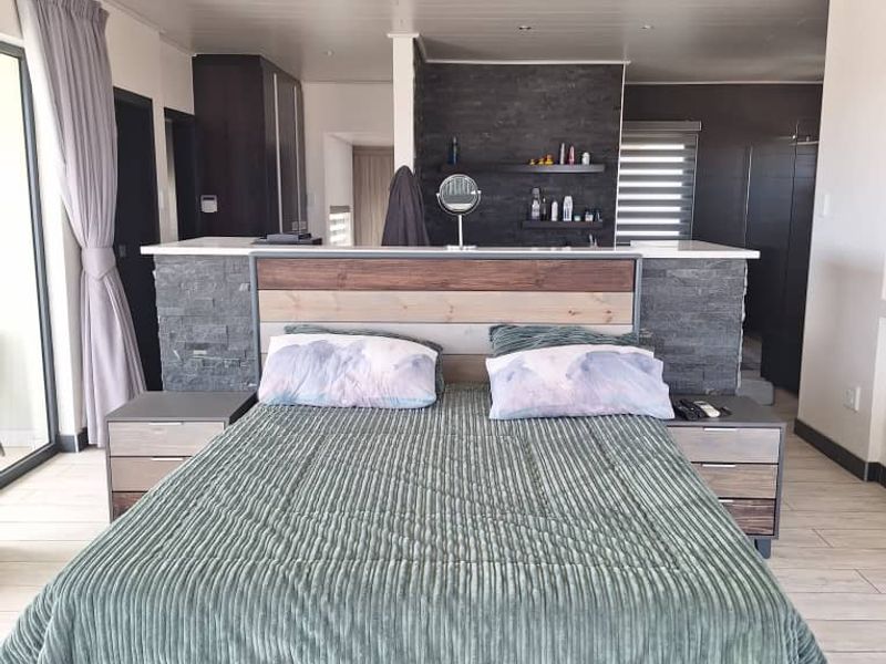 Modern Upmarket living on the Hill with 360' views over Windhoek - Photo 9