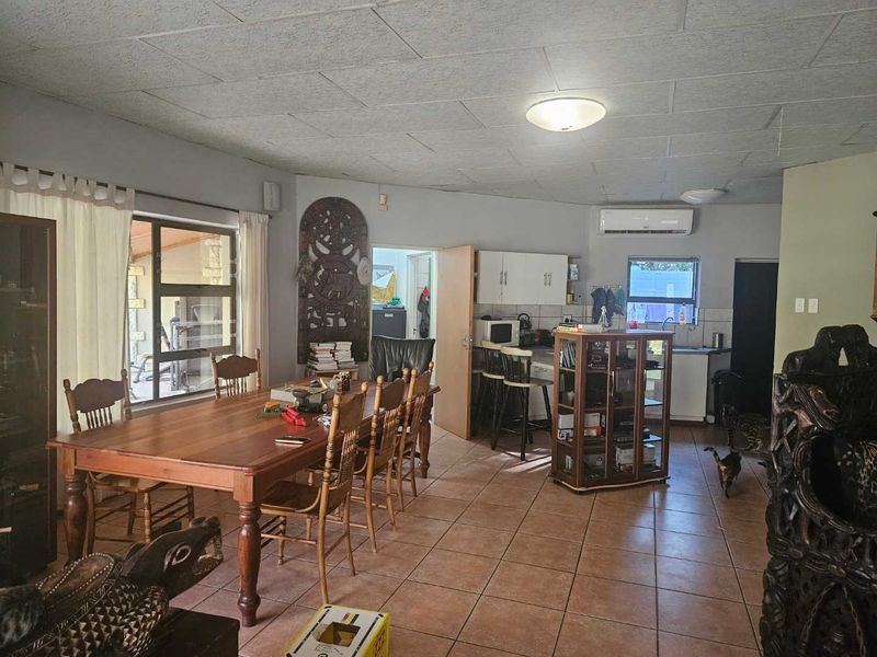Two bedroom House with flat in Magersfontein - Photo 7