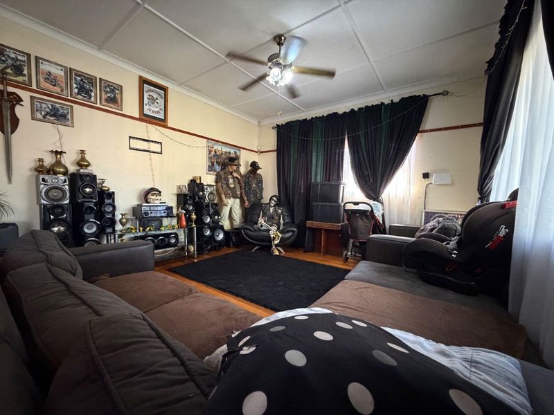 Charming Property with Income-Generating Potential in Regents Park, Johannesburg South - Photo 5