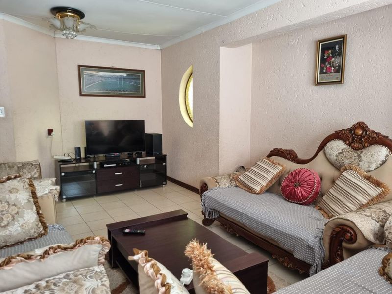 Family Home for Sale in Winchester Hills - Photo 4