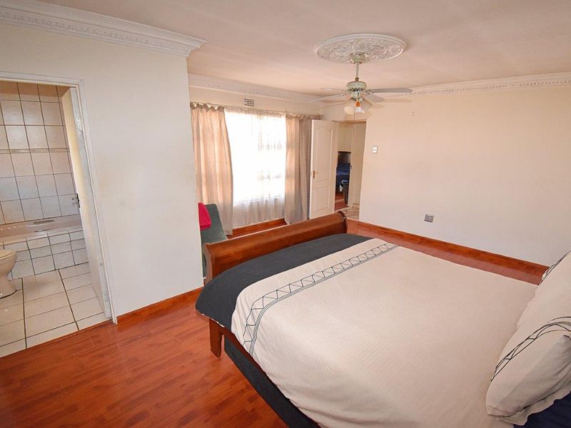 "Welcome Home: Spacious 3-Bed Dream Awaits!" - Photo 10