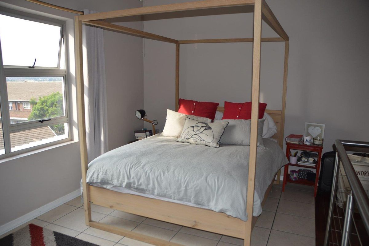 STUNNING DOUBLE VOLUME LOFT APARTMENT IN CRAIGHALL PARK - Photo 3