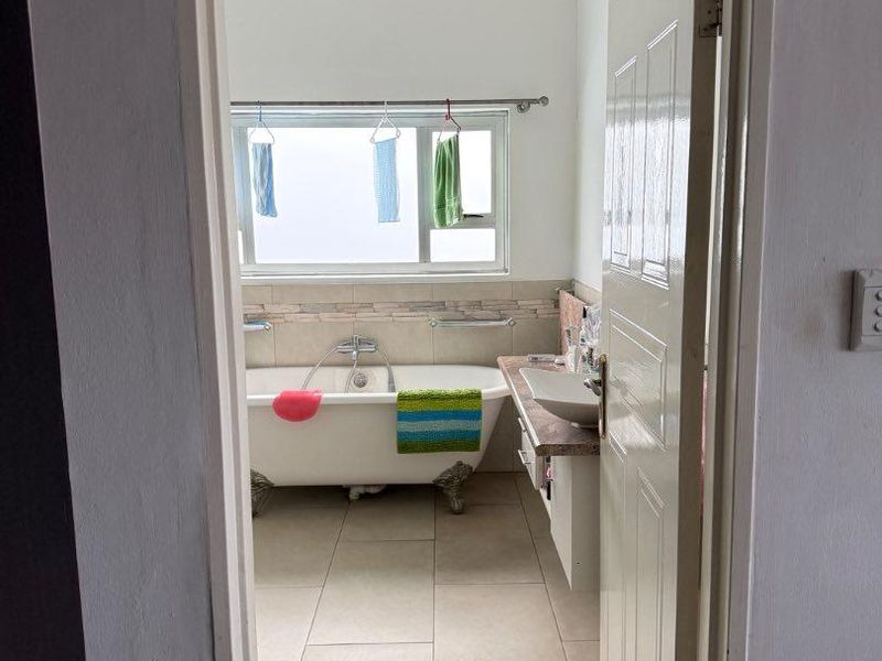 Spacious House for sale - Photo 8