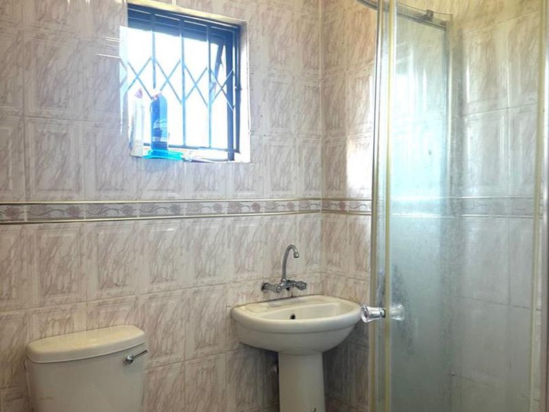 A well-located 3-bedroom, 2-bathroom warm home in Empangeni - Photo 9