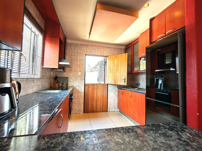 4 Bedroom House for Sale in Cosmo City - Photo 7