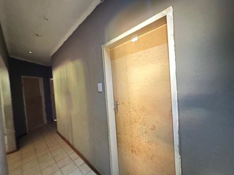 Spacious 4-Bedroom Family Home For Sale in Pretoria North – 1300sqm Stand! - Photo 8