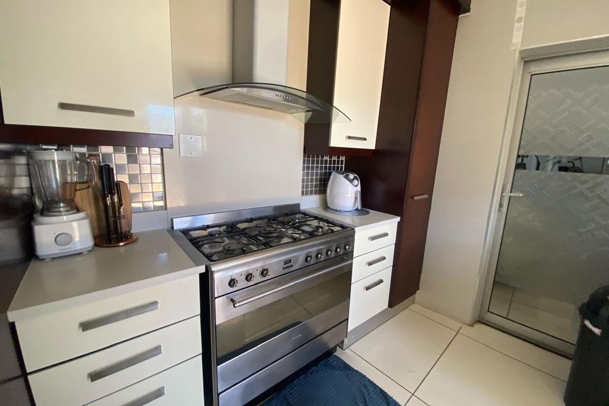 Three Bedroom House for Rent - Photo 3