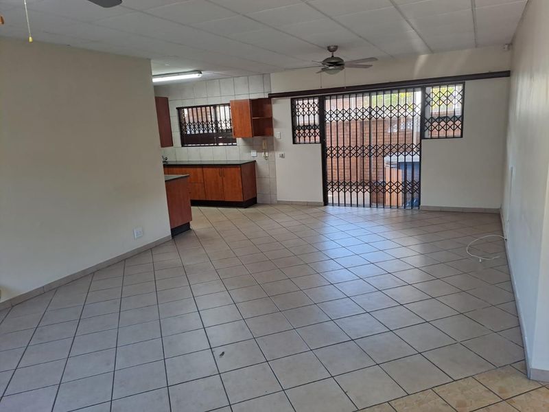 Modern 3-Bedroom Simplex with Courtyard in Richards Bay| Available August 15th - Photo 5