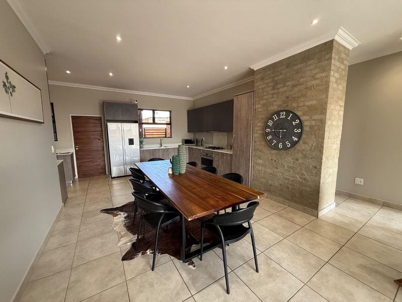 Modern iQ Marula 3-Bedroom Single-Level Townhouse with Spacious Layout and Double Garage - Photo 8