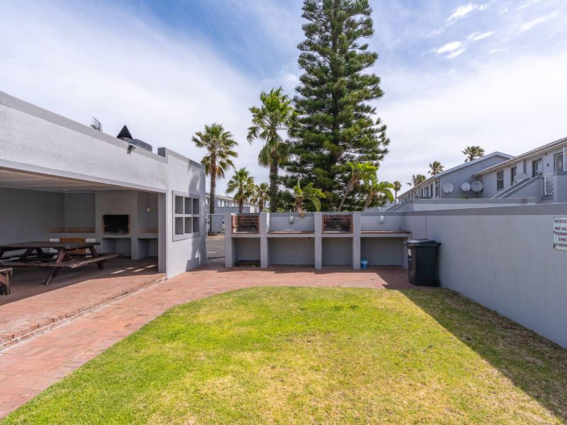 Safe & Secure Ground Floor Apartment - Photo 9