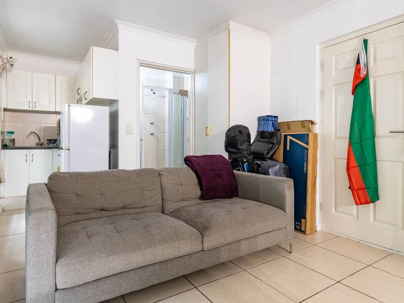 Studio Apartment in the heart of Rondebosch. - Photo 4