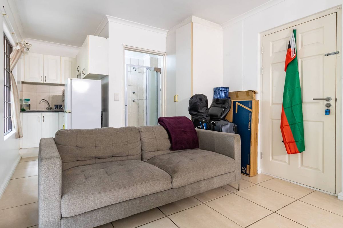 Studio Apartment in the heart of Rondebosch. - Photo 4
