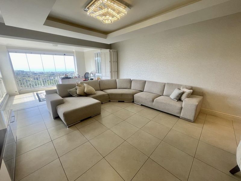 Hendra - Elegant 4-Bedroom First Floor Apartment with Stunning Sea Views – Ilala Ridge Estate - Photo 4
