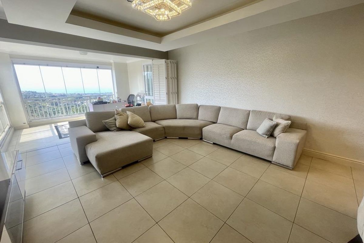 Hendra - Elegant 4-Bedroom First Floor Apartment with Stunning Sea Views – Ilala Ridge Estate - Photo 4