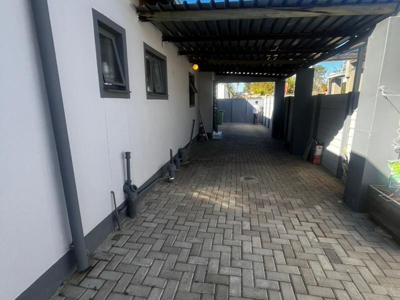 For sale: Hochland park 4 bed 3 bath house N$2.5mil excl costs. - Photo 7