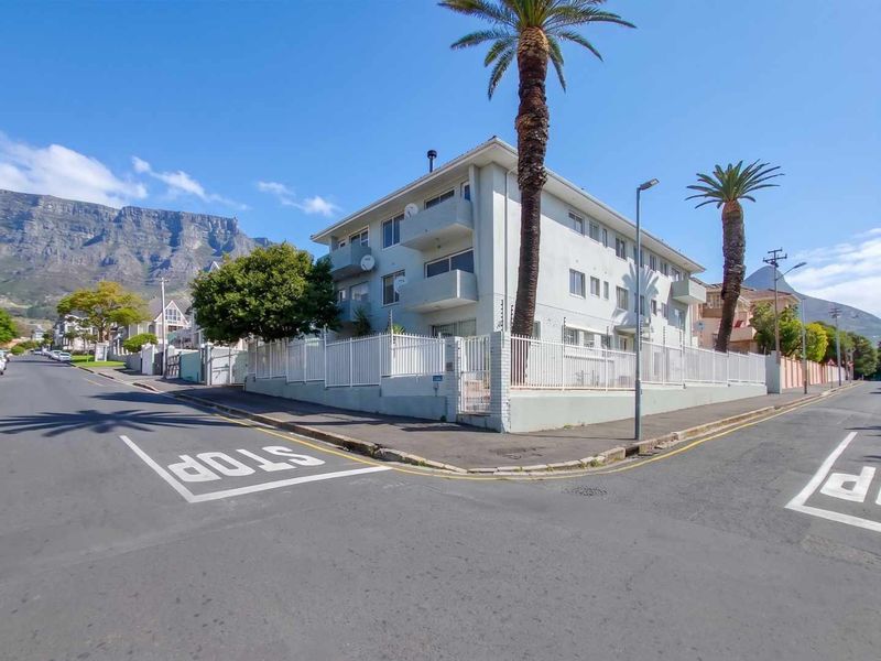 Spacious North Facing Apartment in a Prime Location - Photo 1