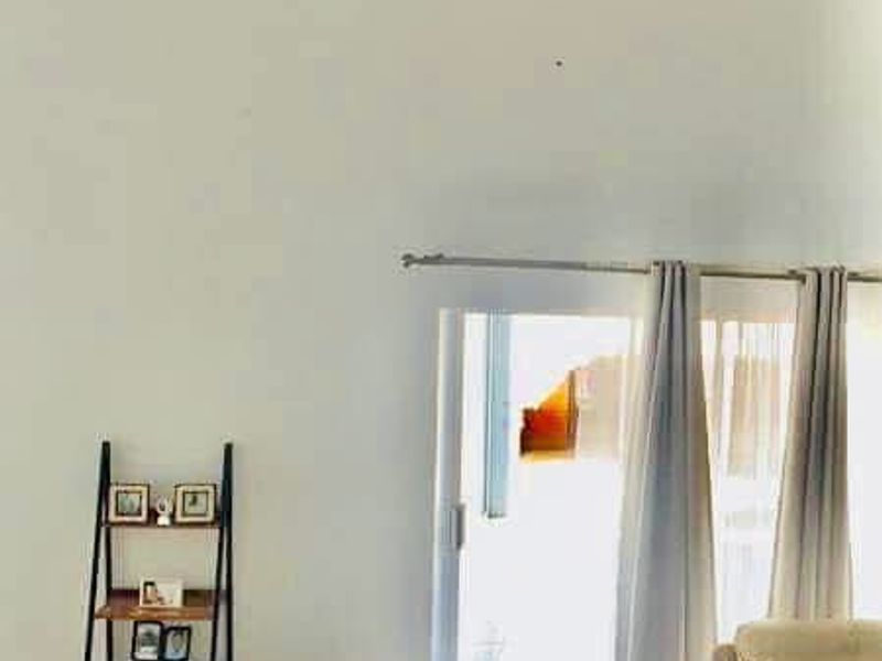 NEWLY RENOVATED FAMILY HOME TO RENT - Photo 4