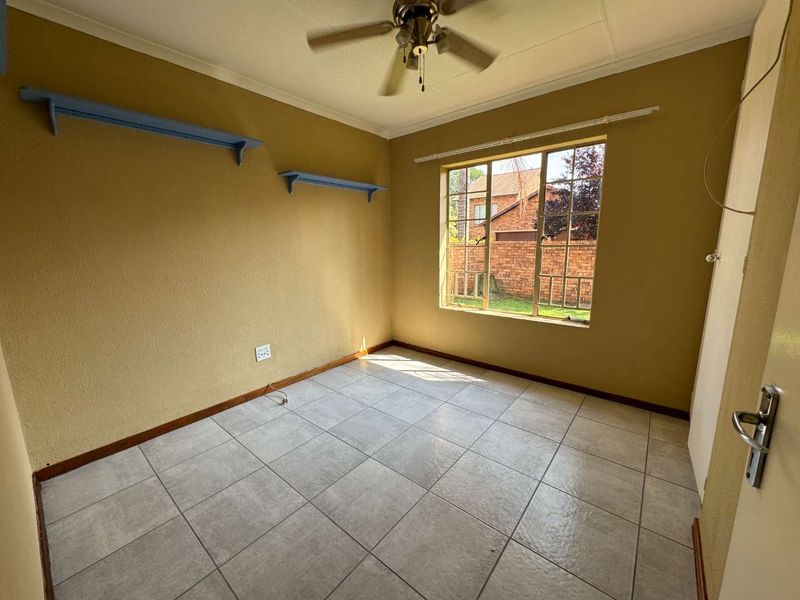 Stunning 3 bedroom townhouse to rent in Weltevredenpark - Photo 10