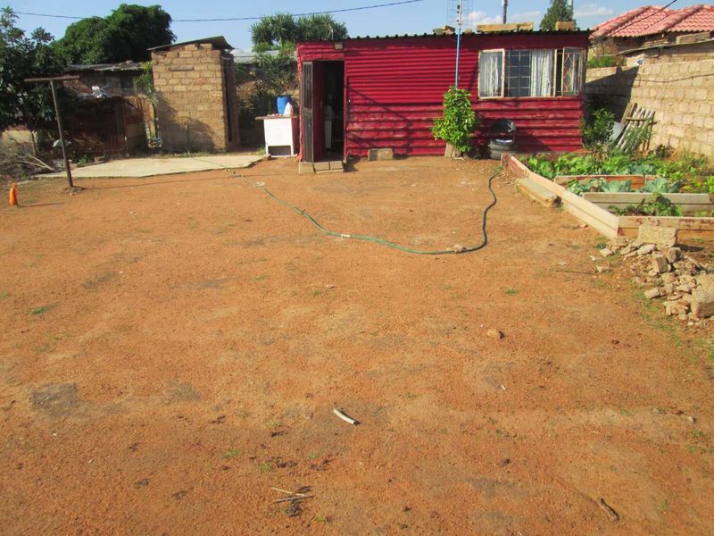 A VERY BIG STAND FOR SALE IN SOSHANGUVE BLOCK X  BARGAIN - Photo 8