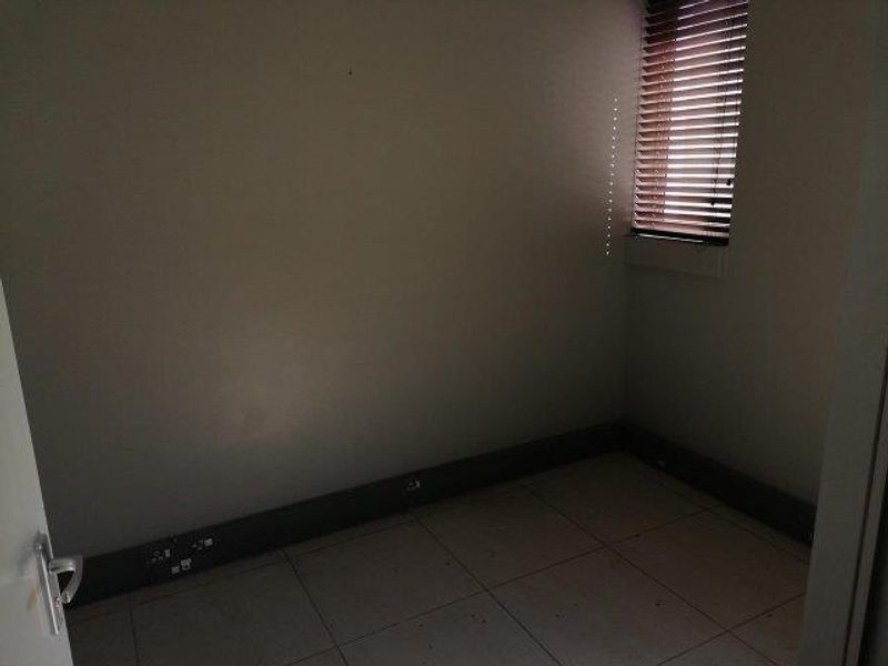 Office To Let in Windhoek Central - Photo 9