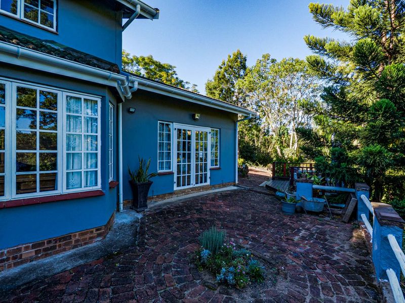 Family home with cottage - Photo 2