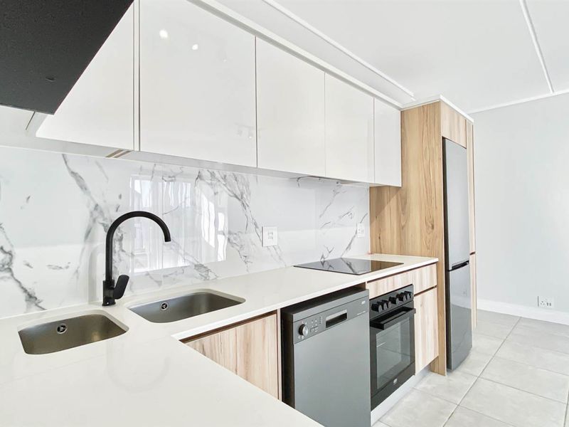 Luxury one bedroom apartment for sale in Waterfall - Photo 6