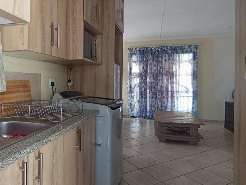 2 Bedroom, 1 Bathroom House for Sale in Andeon - Photo 3