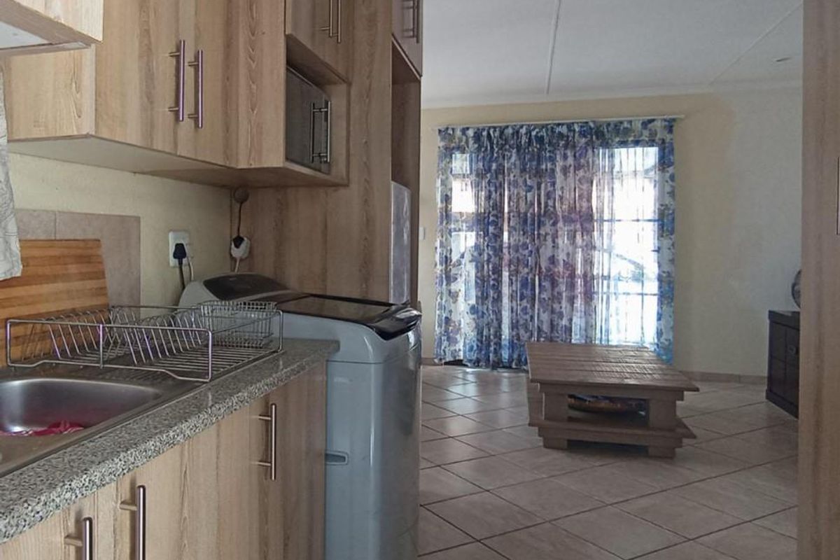 2 Bedroom, 1 Bathroom House for Sale in Andeon - Photo 3