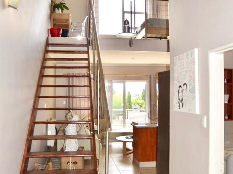 STUNNING DOUBLE VOLUME LOFT APARTMENT IN CRAIGHALL PARK - Photo 6