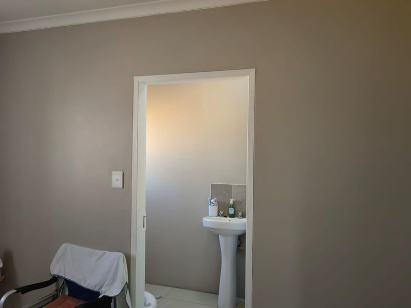 Clayville Ext 77 - R 1 150 000-Family home - Photo 5