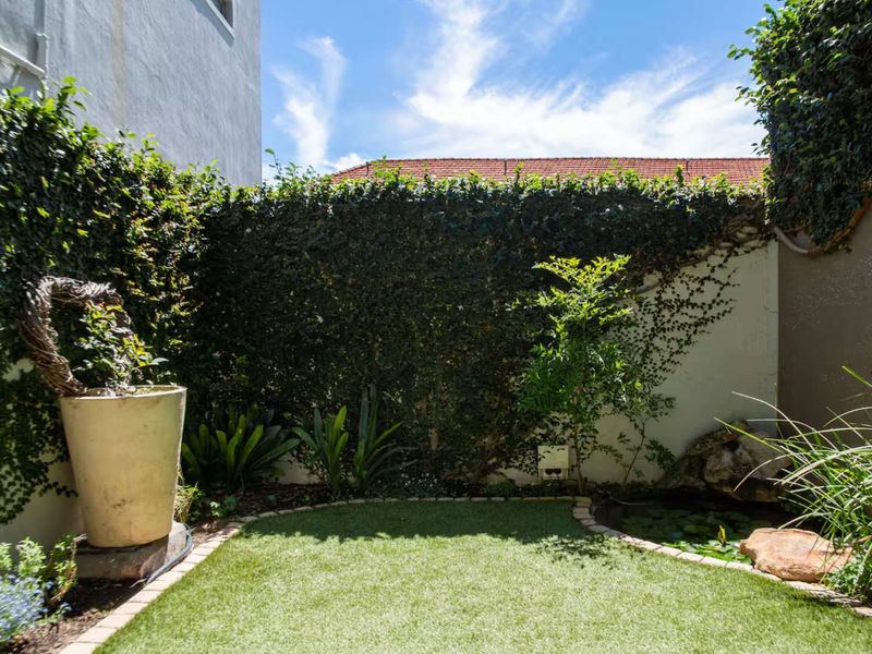 2 Bedroom Gem With Exclusive Garden - Photo 3