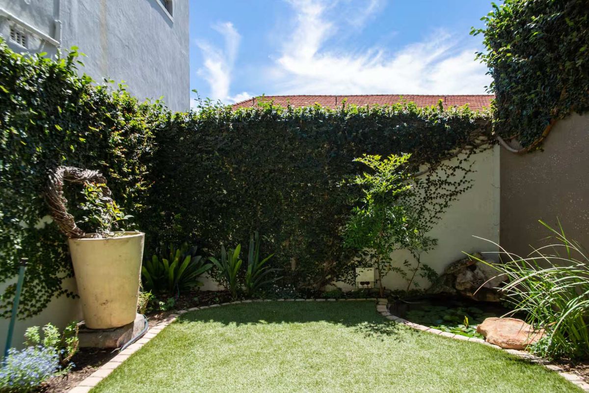 2 Bedroom Gem With Exclusive Garden - Photo 3